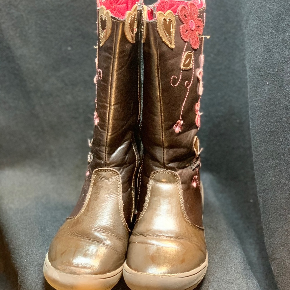 Boots - Picture 2 of 5